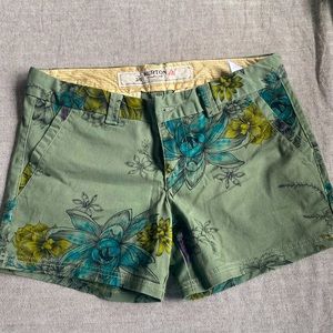 Burton shorts size 26